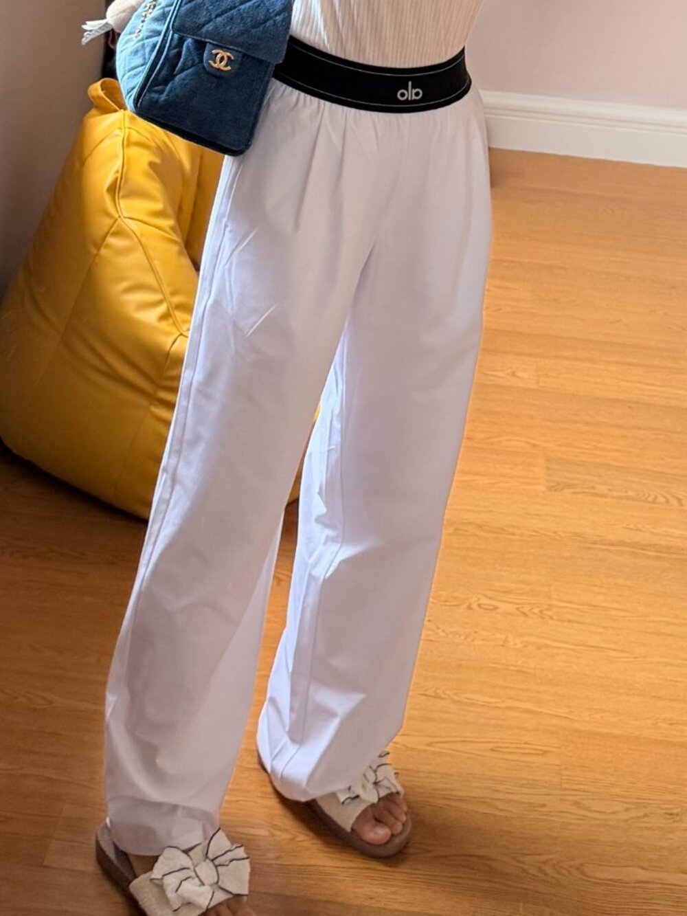 NWT✨Alo Yoga Straight Leg Pants White/Black (Regular) Fashion Comfortable🌼